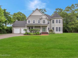 4 Zausin Ct, Nesconset, NY 11767