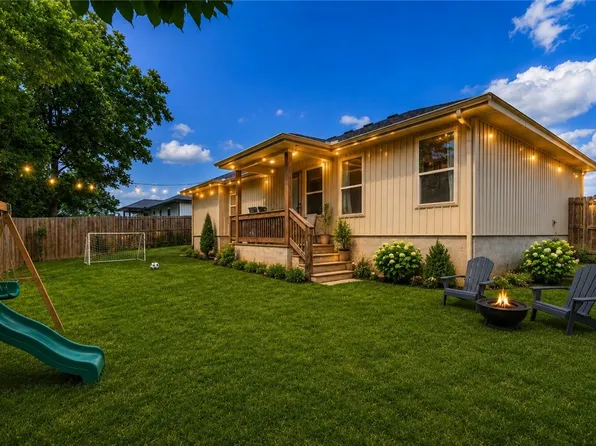 1640 Seattle Slew St, Prairie Grove, AR 72753