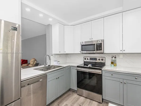 2800 Somerset Dr APT 118J, Lauderdale Lakes, FL 33311