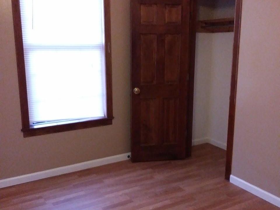 1st image of 218 Warwick Ave
