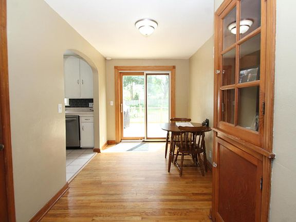 3rd image of 222 E Grant St