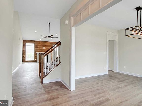3rd image of 5026 Victory Ln