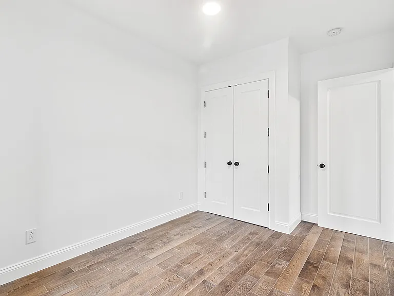 206-208 E Main St #4 — Photo 8