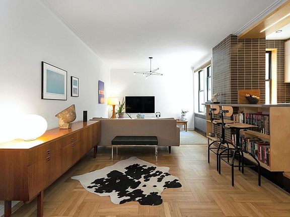 2nd image of 225 W 25th St APT 4F