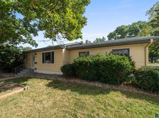 2104 S Kiwanis Ave, Sioux Falls, SD 57105