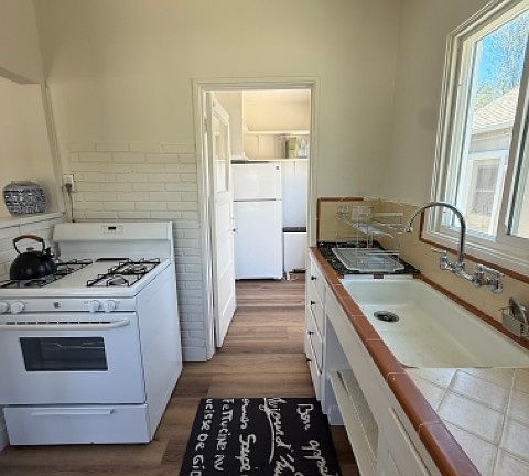 5th image of 1705 Mountain Ave
