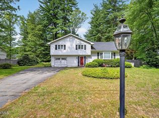 5 Peck Ln, Clifton Park, NY 12065
