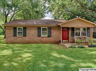 142 Dixon Rd, Hazel Green, AL 35750