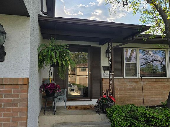 3rd image of 6013 Darby Ln