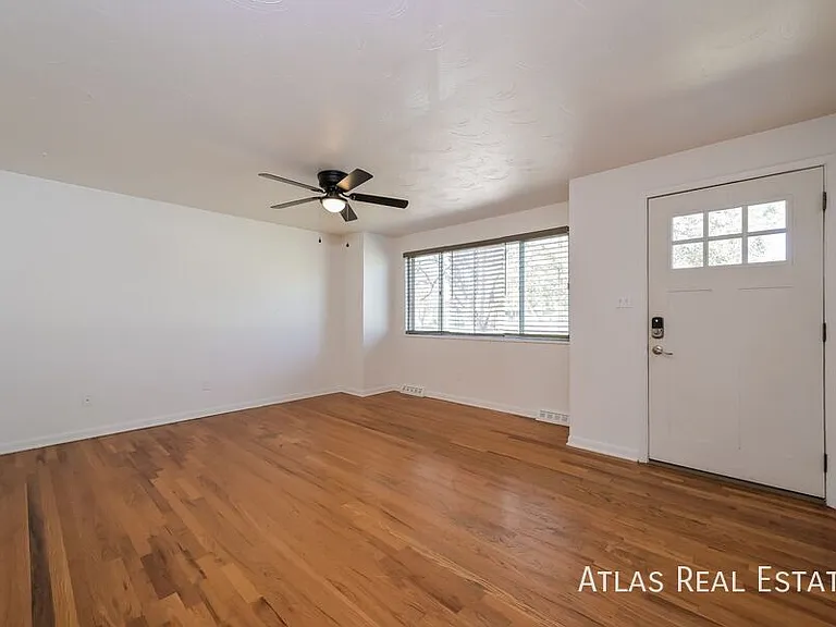 604 S Quentin St — Photo 2