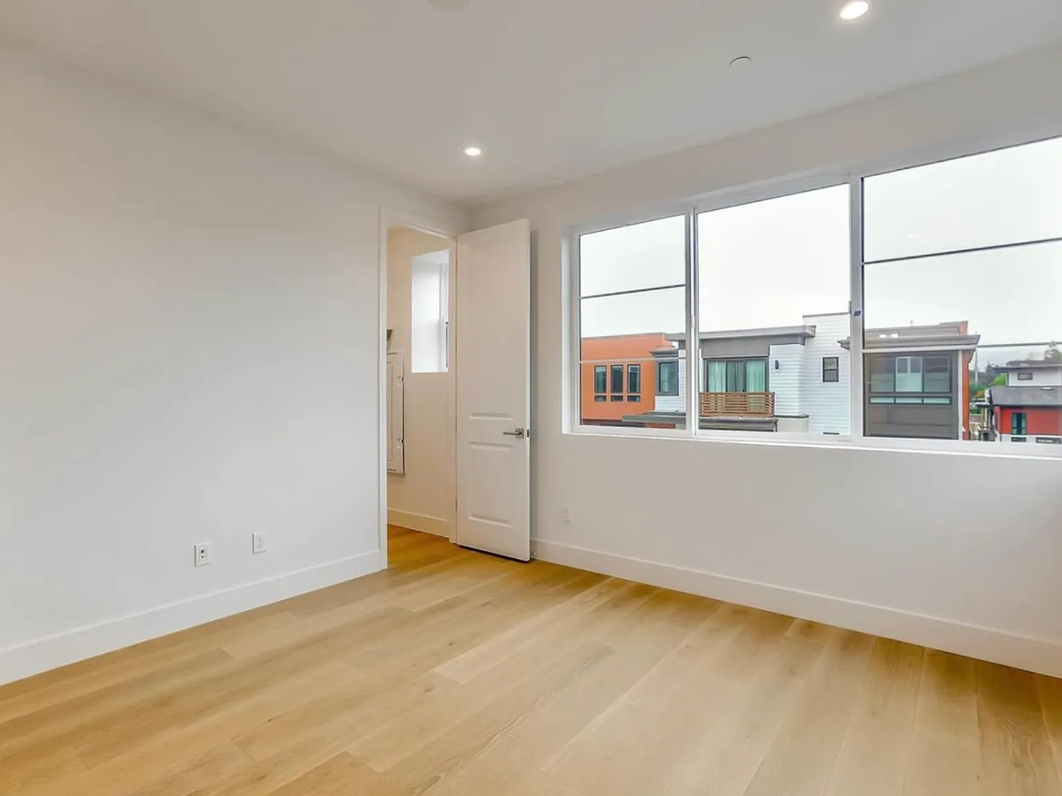 15102 Shore Dr — Photo 4
