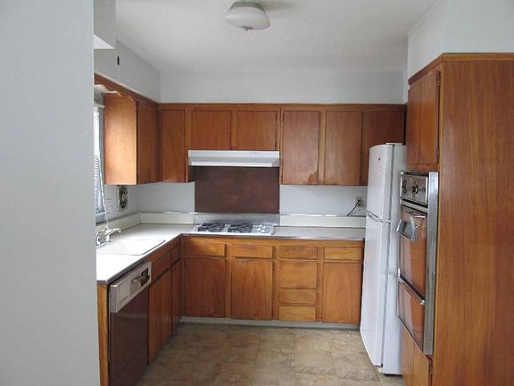 4th image of 102 Elmira St