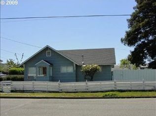 1885 12th St, North Bend, OR 97459