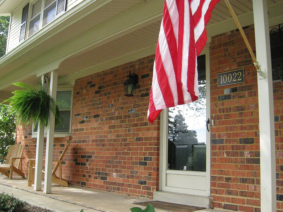 2nd image of 10022 Eastlake Dr