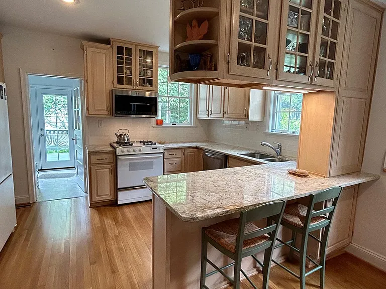 4854 Bayard Blvd — Photo 6