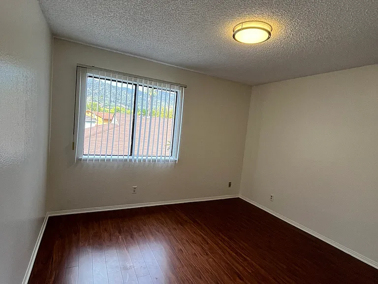1165 Spazier Ave #104 — Photo 5