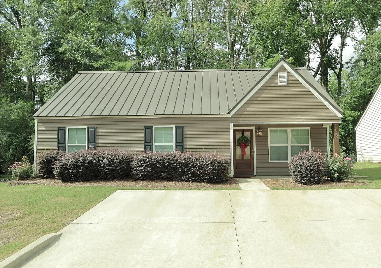 1630 Oxford Place — Photo 1