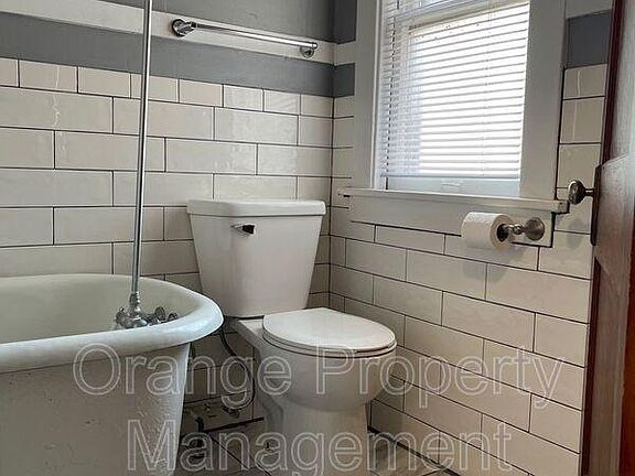 3rd image of 4 Park Ave #4