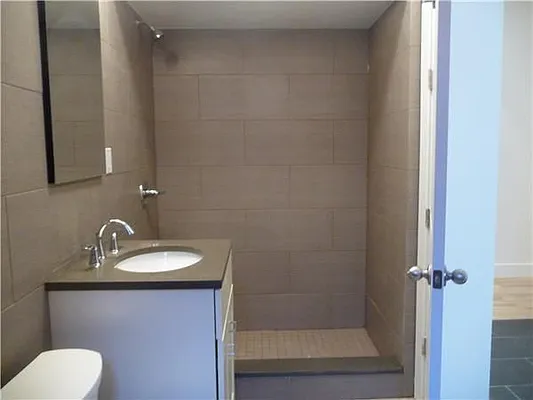 Rented by Royalty Living and Wave Real Estate LLC | media 33