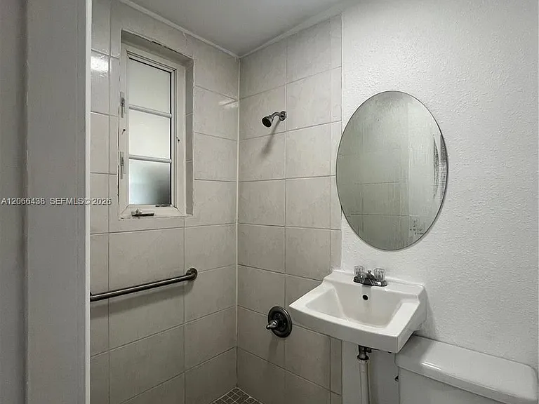 160 W 60th St — Photo 5