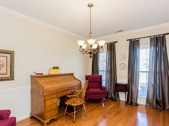 4th image of 141 Waterford Cir