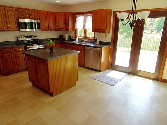 5th image of 6835 Wildwood Dr