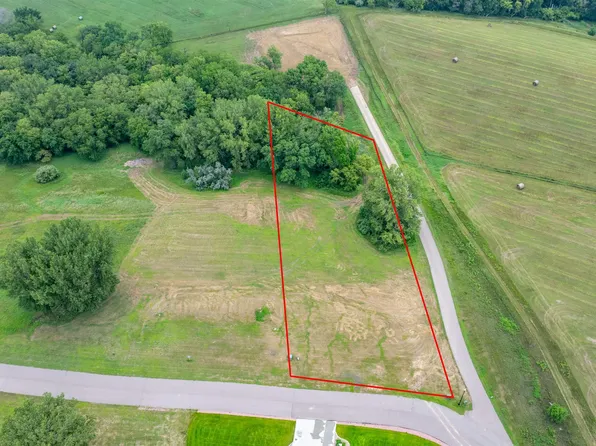 5651 S Roswell St, Sioux City, IA 51106