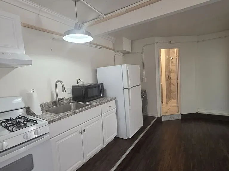 1153-1155 Emory St — Photo 5