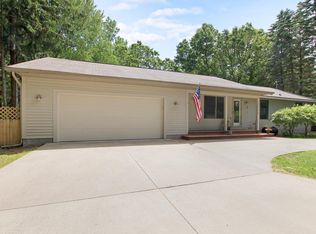 15716 Pruin St, Spring Lake, MI 49456