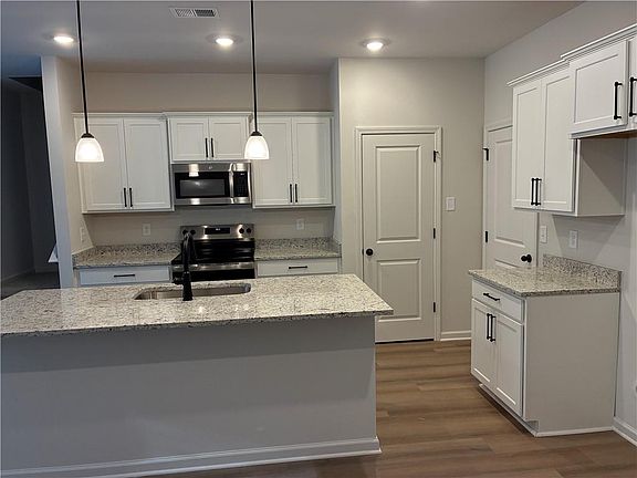 4th image of 411A Summit View Ln #4