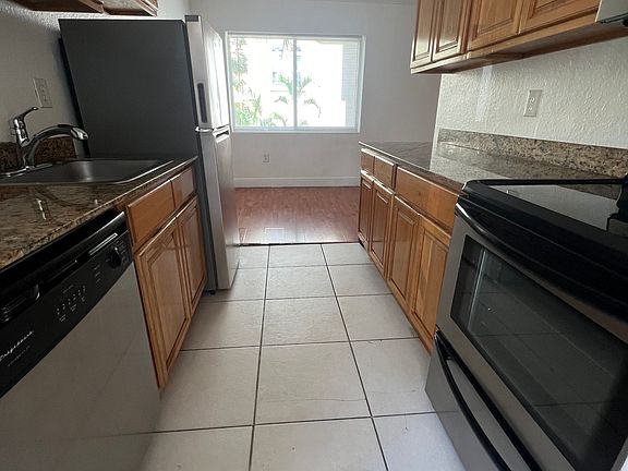 4th image of 95 Edgewater Dr #220