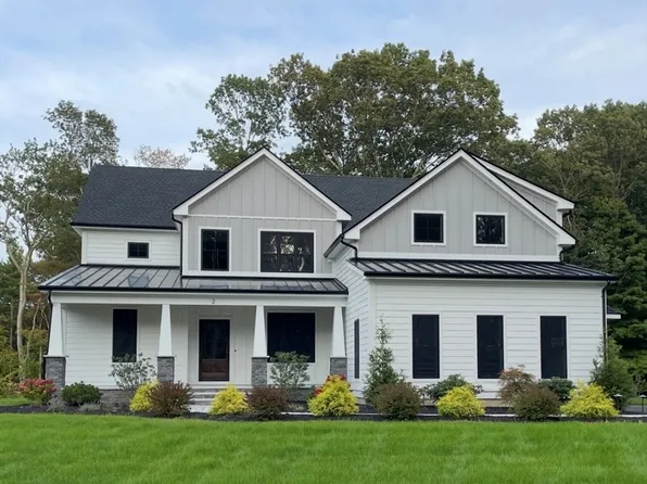 2 Emerald Dr, Hopkinton, MA 01748