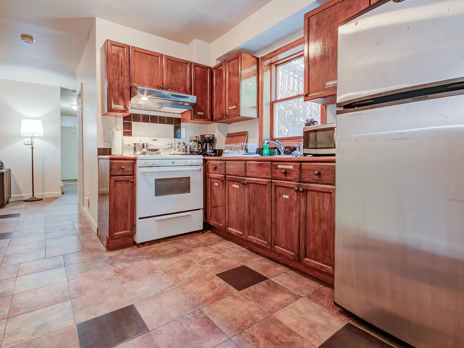 4 bed, 1000 sqft, $2,899 — Photo 1