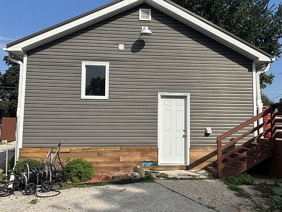 4th image of 2406 E 40th St