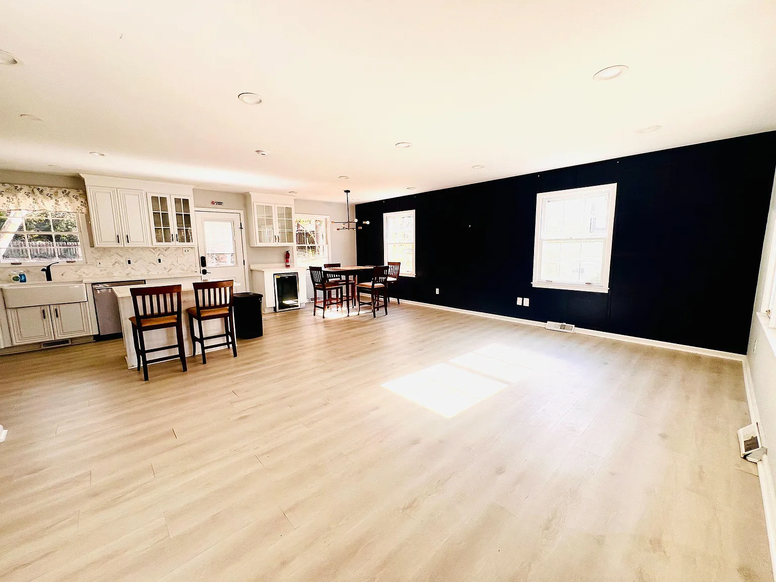 4 bed, 2.5 bath, 2100 sqft, $1,299 — Photo 4