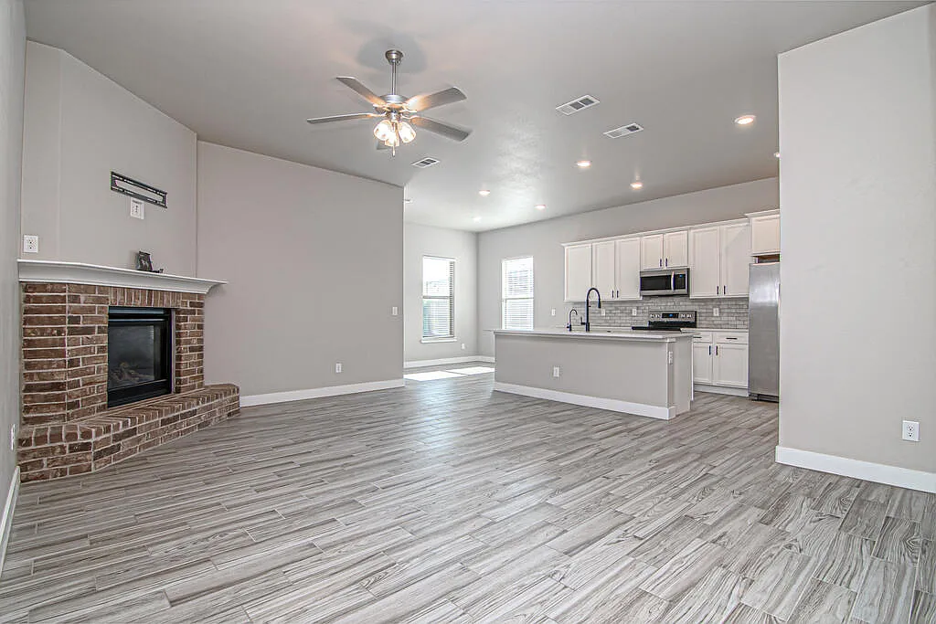 3 bed, 2.0 bath, 1668 sqft, $2,700 — Photo 4