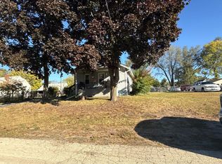 610 Barry Rd, Rockford, IL 61109