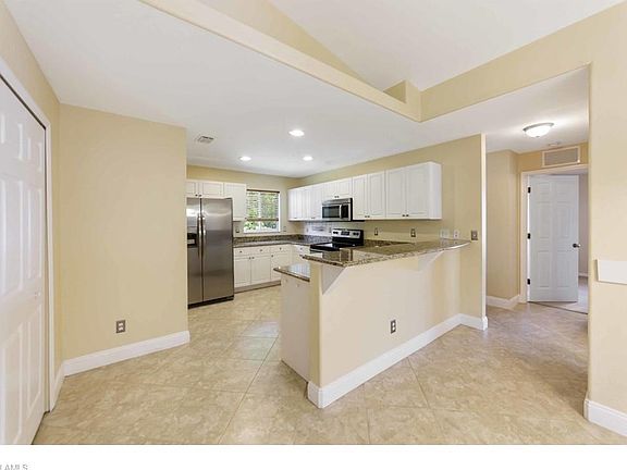 3rd image of 409 SE 14th St