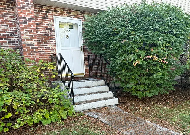 302 Briarwood Ct