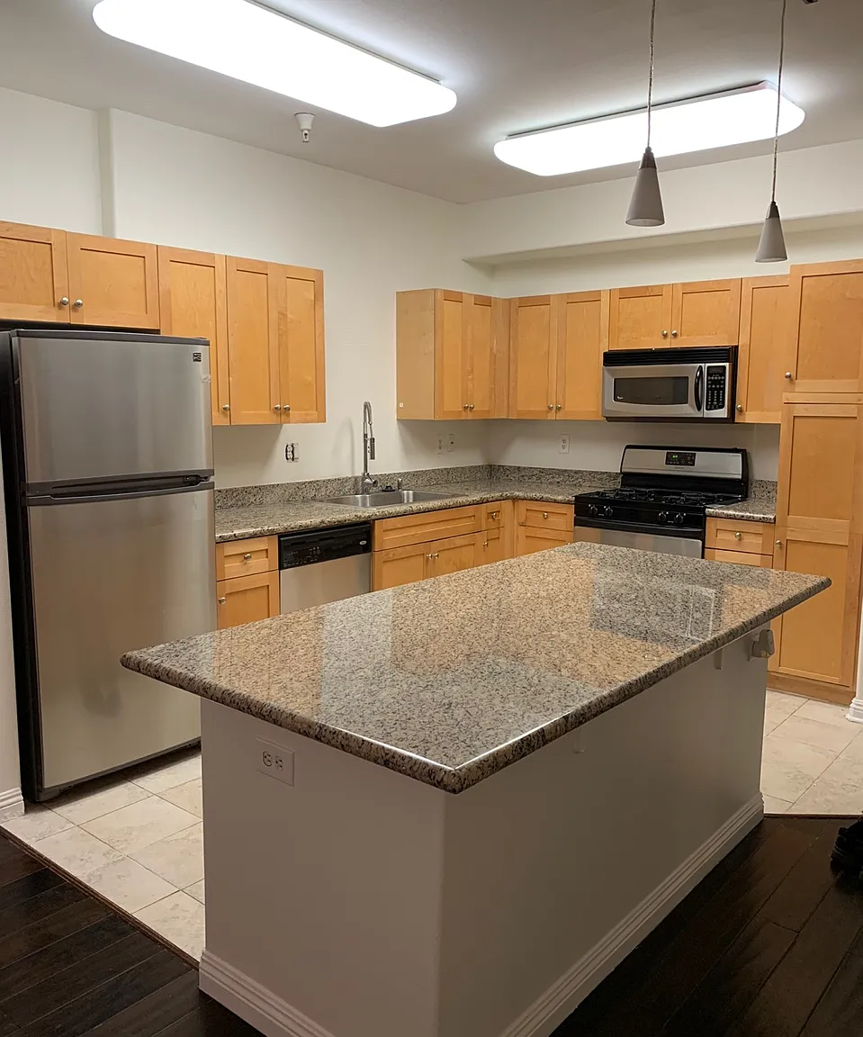 2 bed, 1042 sqft, $3,100 — Photo 1