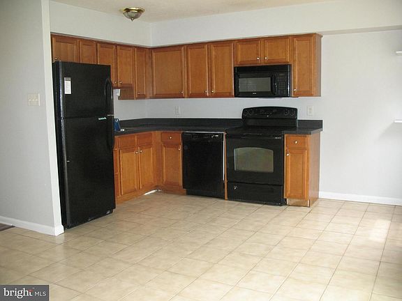 4th image of 215 Jefferson Ct