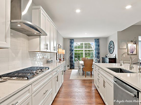 5th image of 325 Tralee Ln