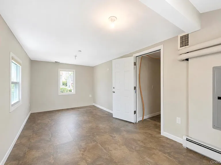 308 Bedell St — Photo 32