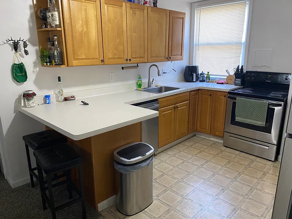 22 Van Buren St #3