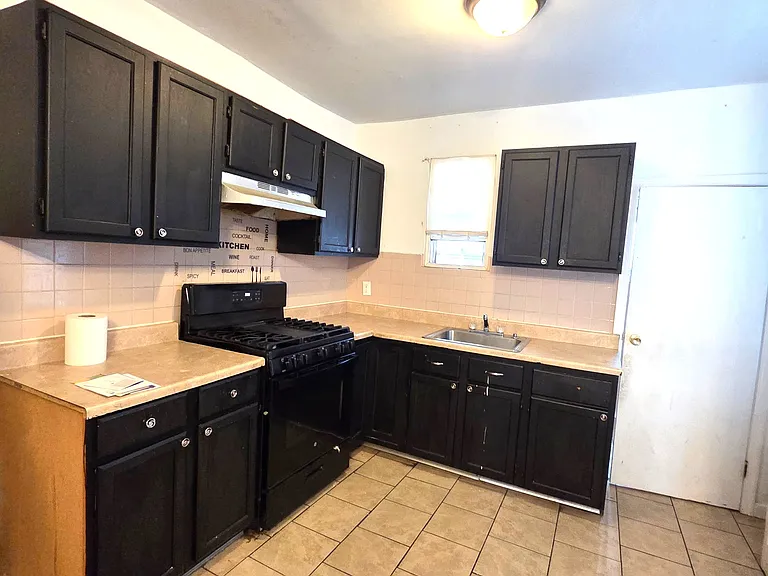 255 E Albanus St — Photo 3