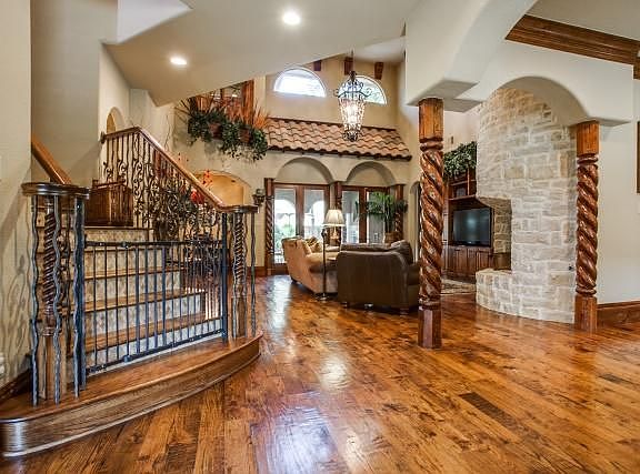 3rd image of 6433 Woodland Dr