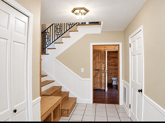4th image of 203 Carter St