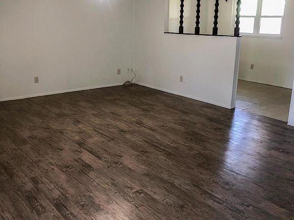 4th image of 207 E Hallie Ave