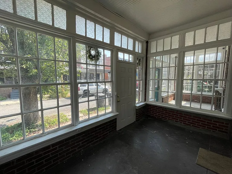 2322 Penn St — Photo 5