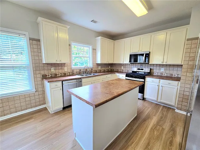 621 Roxtree Ct — Photo 5